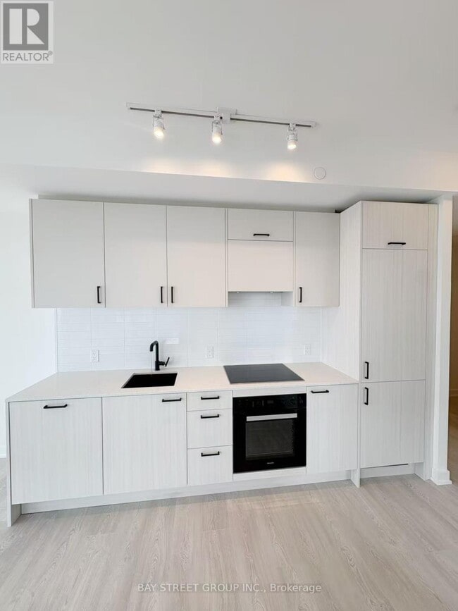 Building Photo - 1 Quarrington Ln