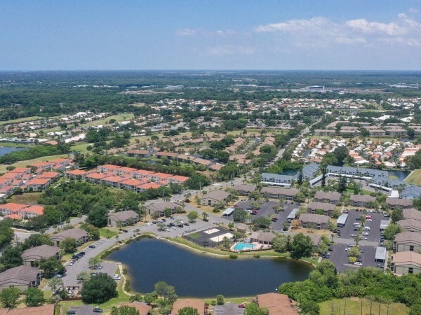 Building Photo - Venetian at Capri Isles