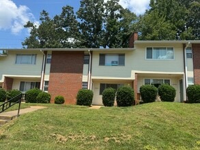 Building Photo - 2372 Champion Ct