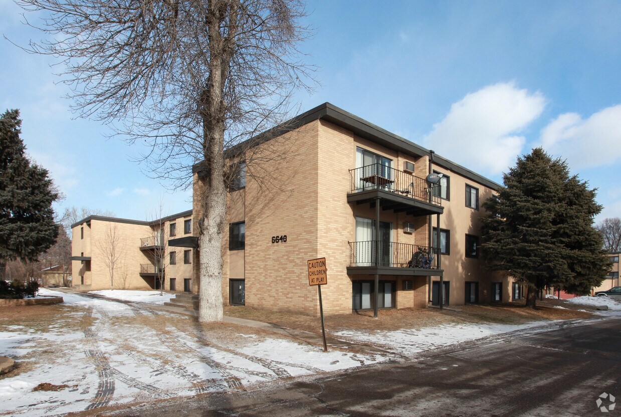 West Broadway Apartments 6624 W Broadway Ave Brooklyn Park, MN