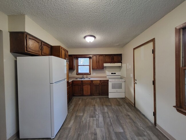 Foto del edificio - Spacious 4 bedroom home!