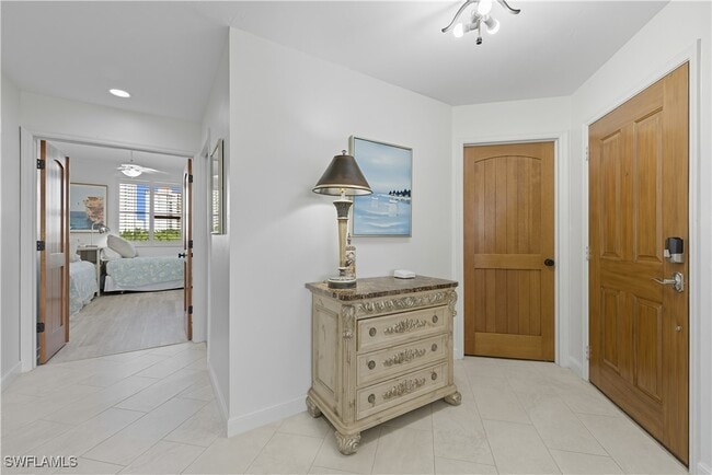 Foto del edificio - 7040 Pelican Bay Blvd