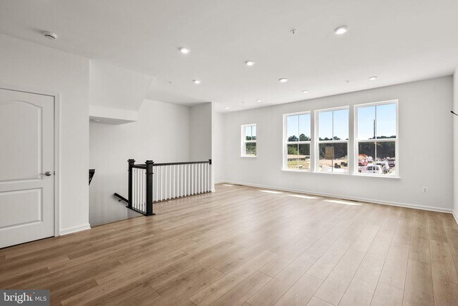 Foto del edificio - 8256 Longford Rd