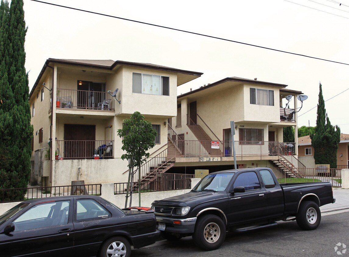 Building Photo - 13219-13221 Doty Ave