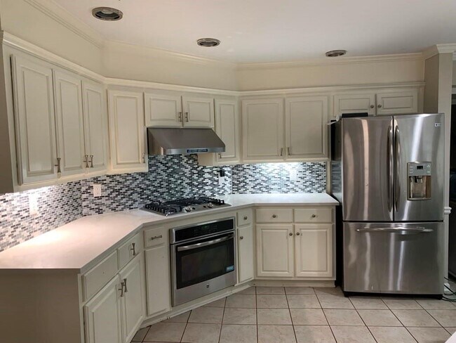 Foto del edificio - 3014 Eglantine Ct