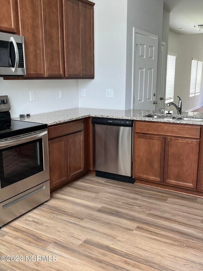 Building Photo - 2896 Summer Townes Wy