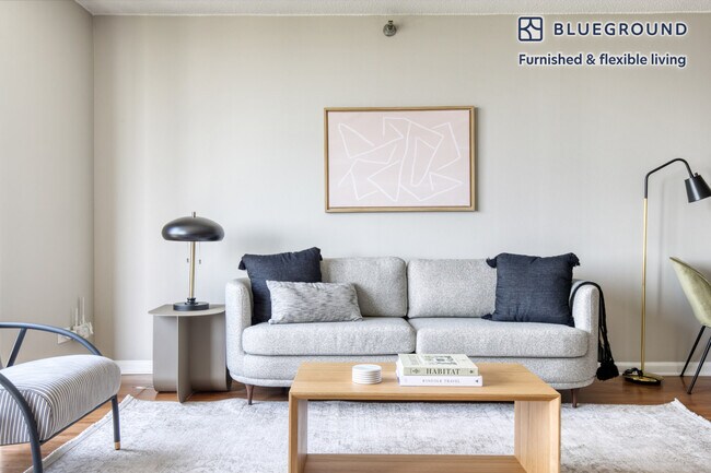Foto del edificio - 100 Forest Pl