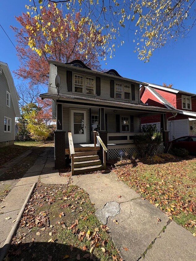 Foto principal - Three bedroom two bathroom home for rent