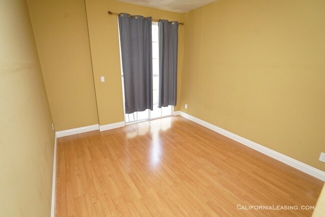 Building Photo - Valencia Condo for Rent in the Siena Villas!
