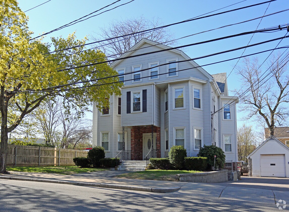 Primary Photo - 403 Crescent St