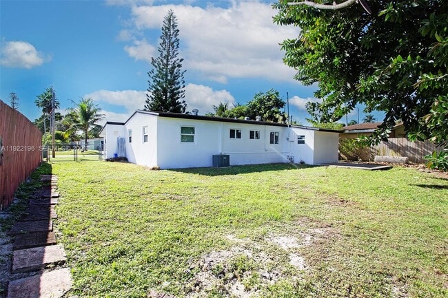 Foto del edificio - 6117 NW 27th St