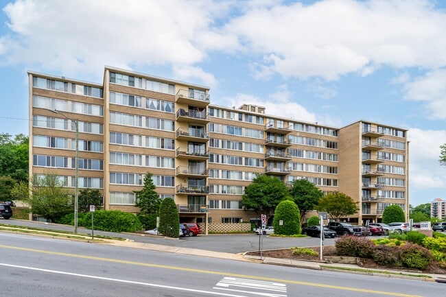 Building Photo - 5565 Columbia Pike
