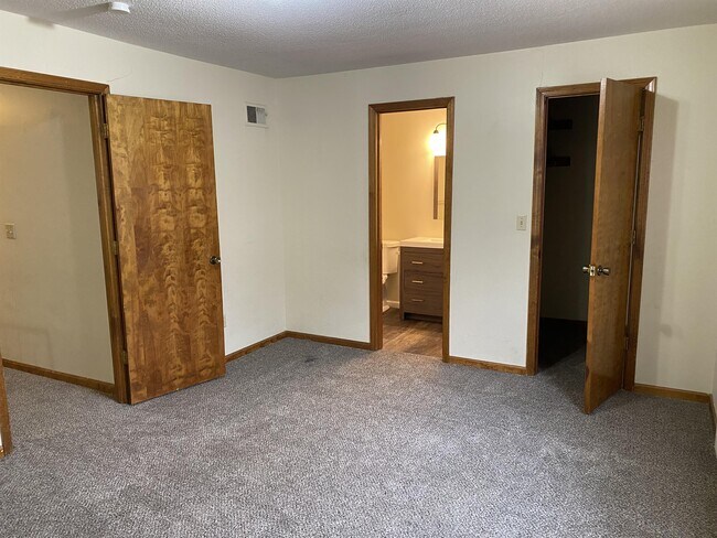 Building Photo - 6525 Bluejacket