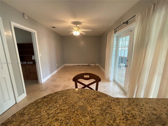Foto del edificio - 9301 SW 54th St