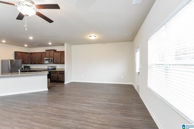 Foto del edificio - 250 Smith Glen Dr