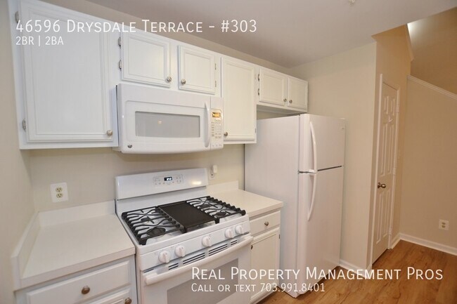 Building Photo - Beautifully Maintained 2 Story 2 Bedroom 2...
