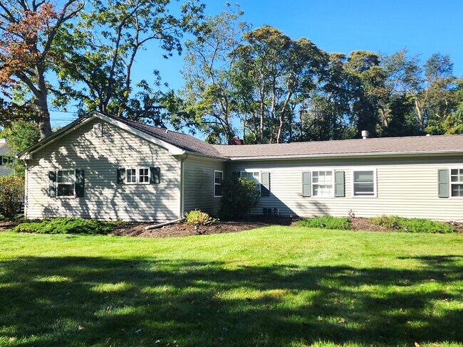 Building Photo - 296 Hockhockson Rd