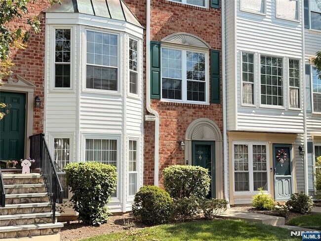 Foto del edificio - 744 Pepperidge Rd