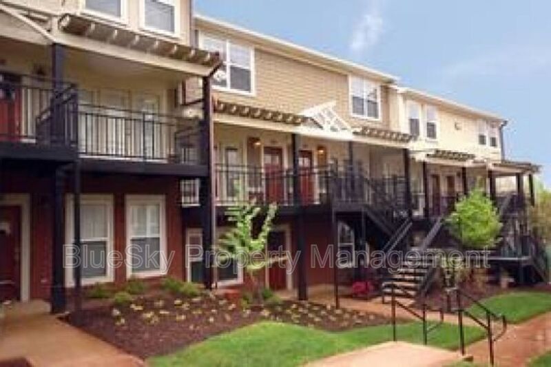 Foto principal - 1615 Elmwood Ct