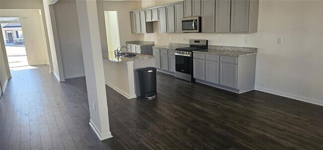 Building Photo - 67 Creek Side Pl