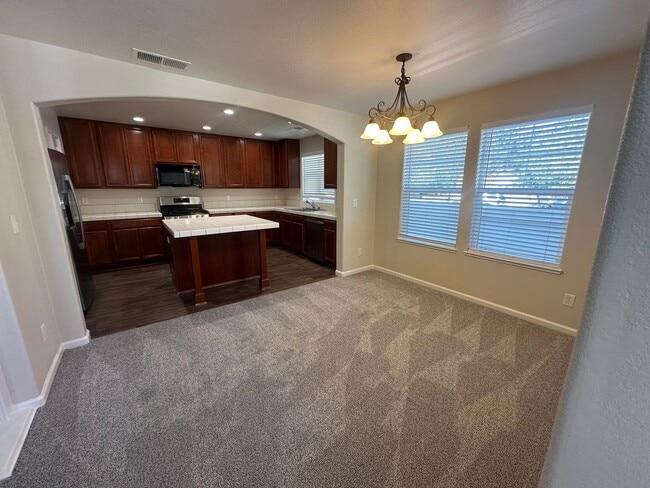 Building Photo - 1690 Spring Hill Dr