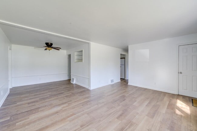 Building Photo - 49 Forestwood Dr
