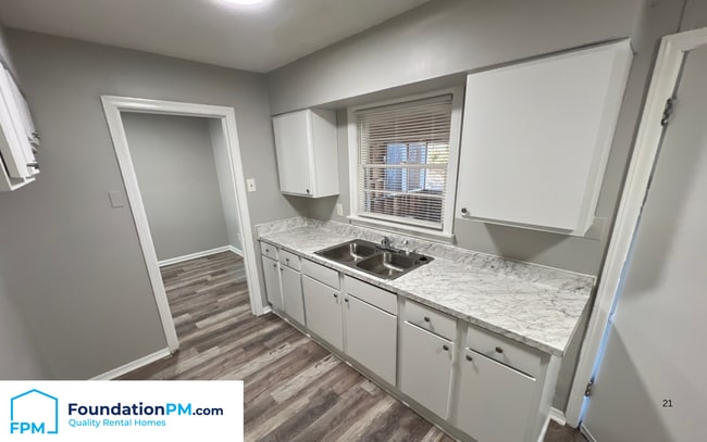 Foto del edificio - 3795 Windcrest Rd