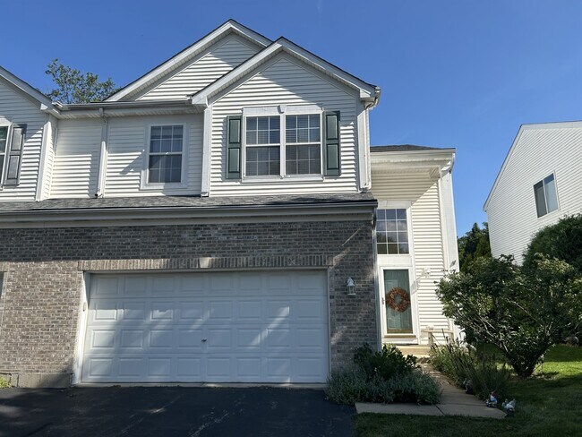 Building Photo - 715 Red Oak Ct