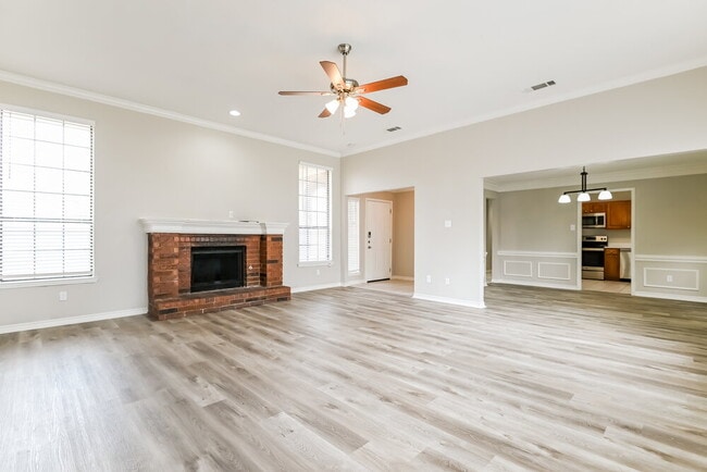 Building Photo - 864 Woodridge Dr