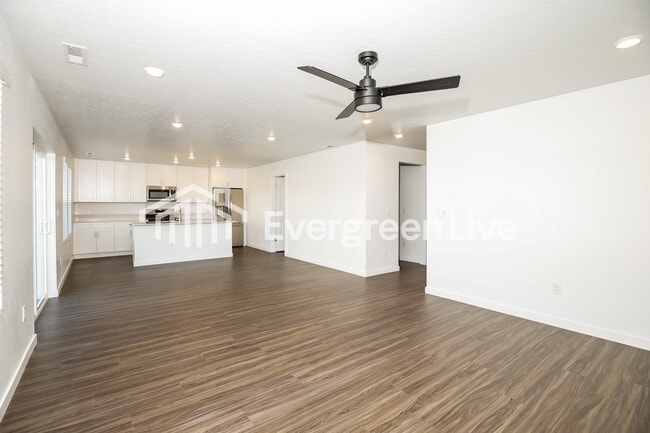 Building Photo - 896 Knowledge St