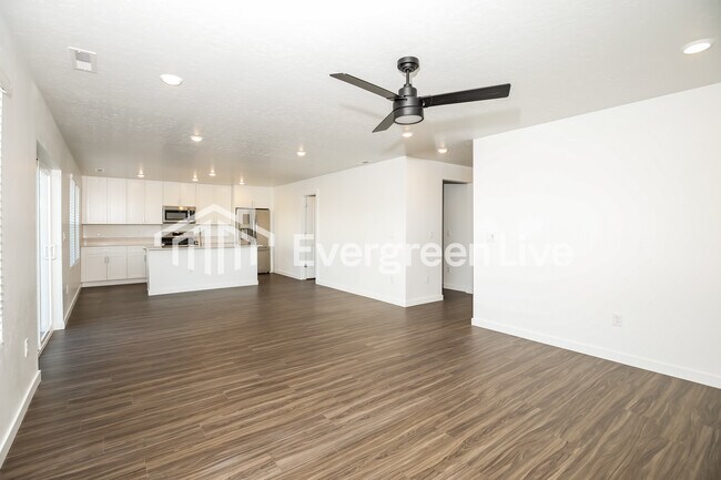 Foto del edificio - 896 Knowledge St