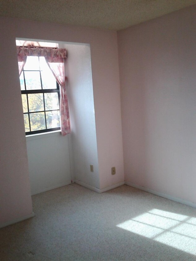 Building Photo - 1221 Lerma Ln
