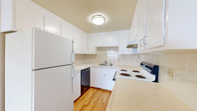 Building Photo - 59 Lupine Ave