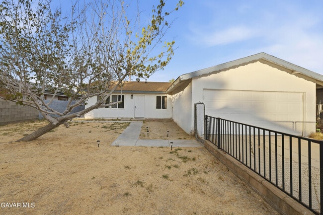 Building Photo - 38466 Sumac Ave
