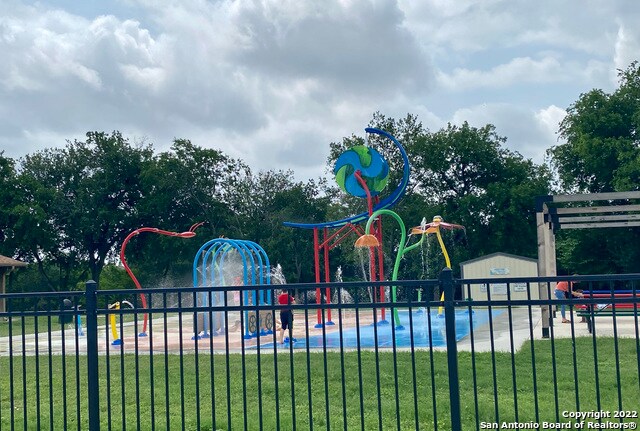 Building Photo - 9003 Quaker Ridge