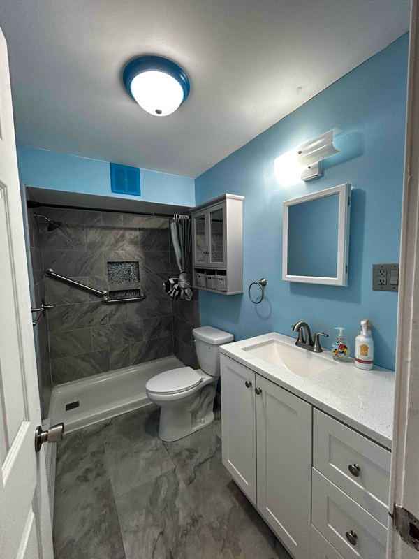 Foto principal - 517 N Hyde Park Ave