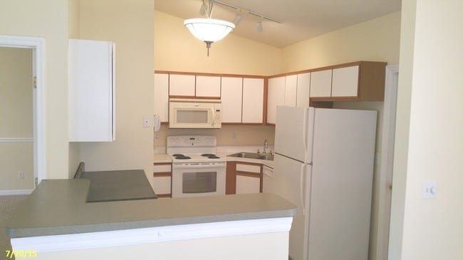 Building Photo - 4020 E Cardinal Pines Dr