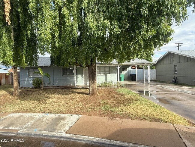 Foto del edificio - 348 E 8th Dr