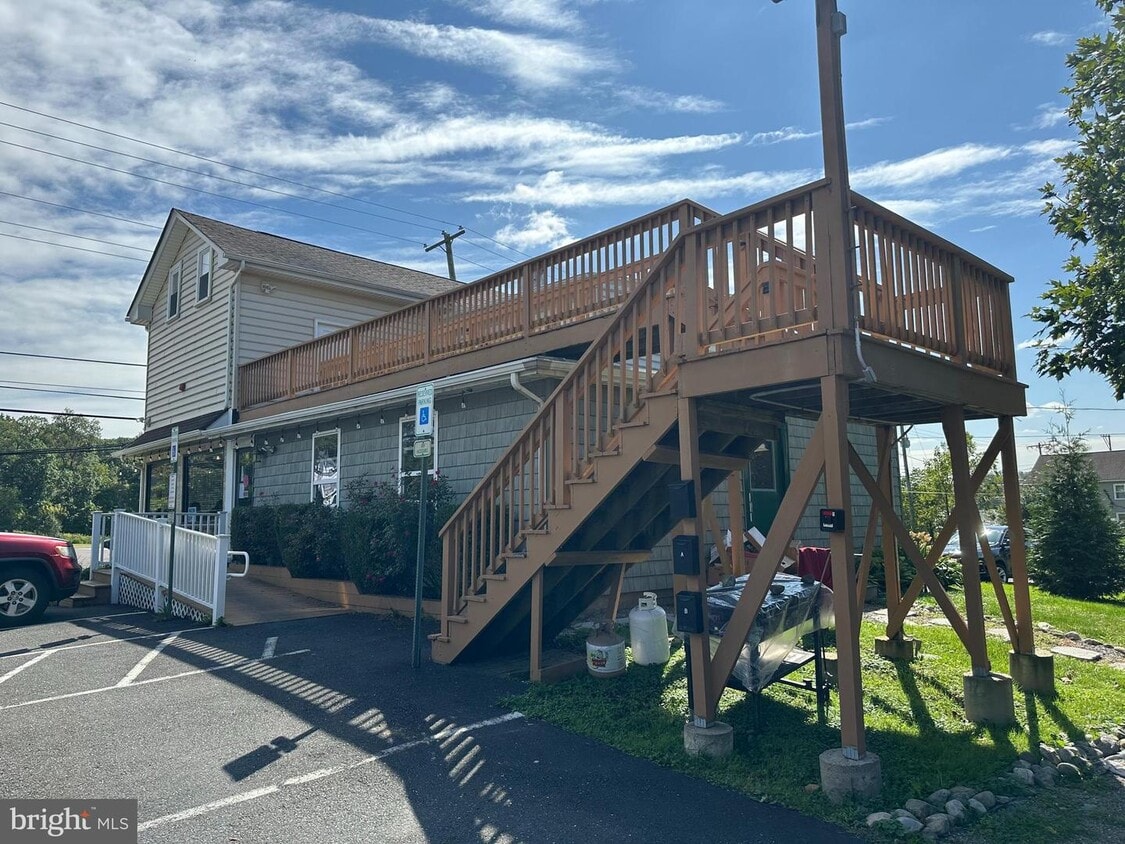 2244 York Rd Unit A, Jamison, PA 18929 Room for Rent in Jamison, PA