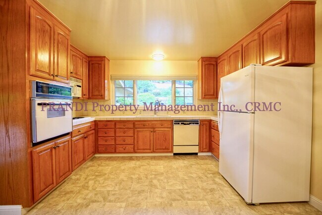Building Photo - Terra Linda Home, Near Park with Large Bac...