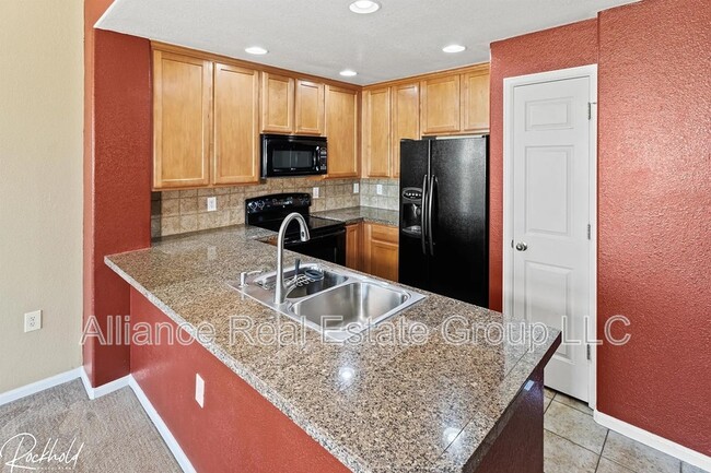 Foto del edificio - 16046 E Geddes Ln