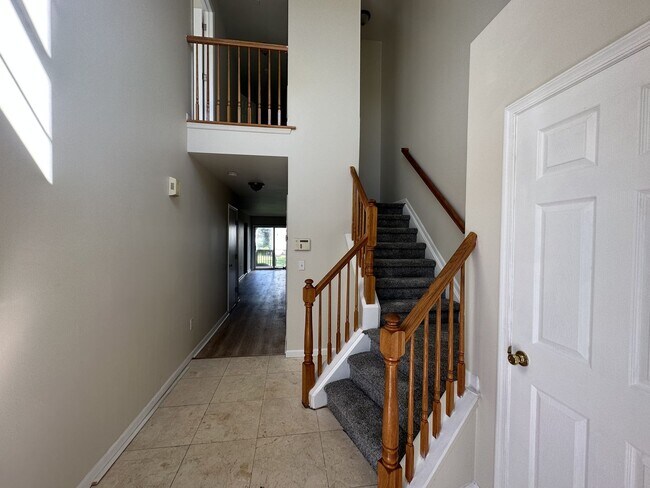 Foto del edificio - 3 bedrooms, 2.5 bathrooms