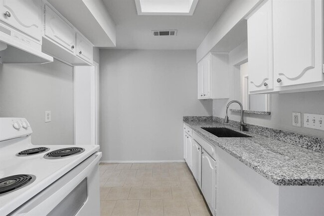 Building Photo - 6214 Paddington St