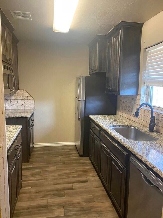Foto del edificio - 6601 NW Denver Ave