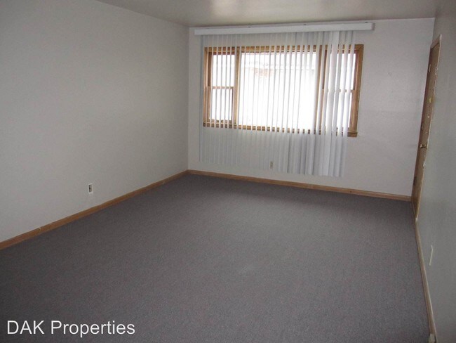 Building Photo - 1203 E Singer Cir