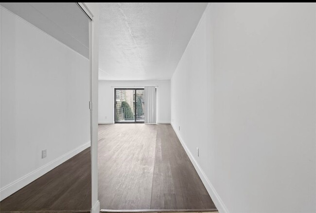 Building Photo - 1232 Forest Green Dr