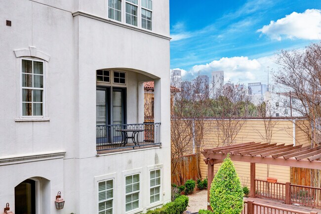 Look at this view of Downtown! - 2125 McIlhenny St