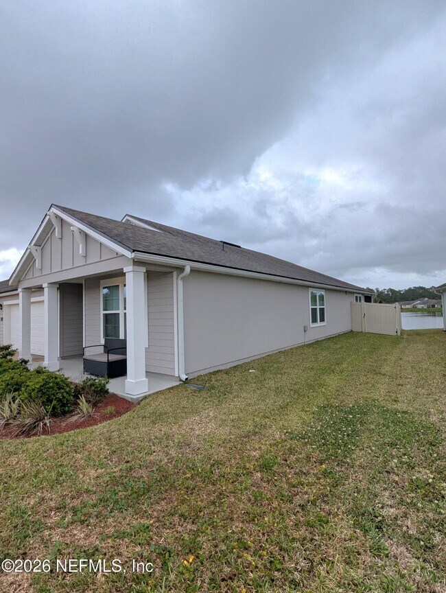 Foto del edificio - 721 Narvarez Ave