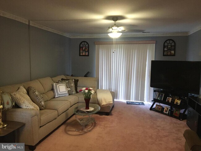 Foto del edificio - 302 Silver Ct