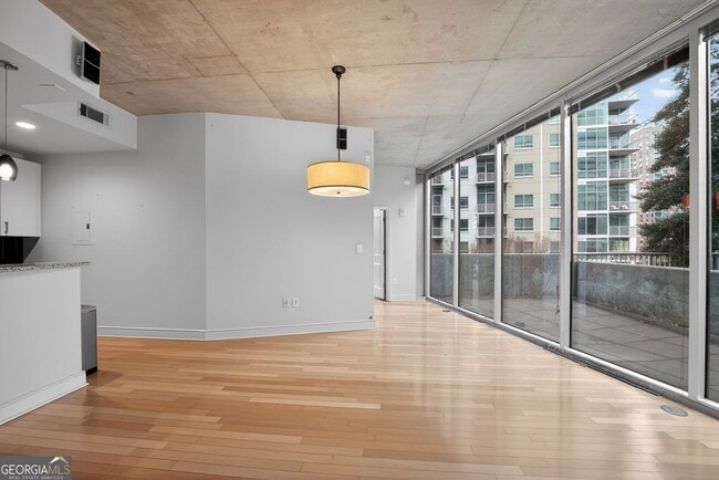 Foto del edificio - 950 W Peachtree St NW